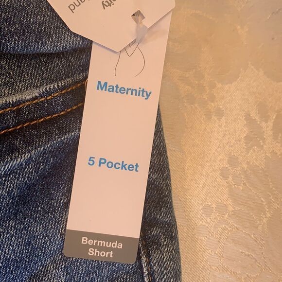 Time And Tru Maternity Sz 16-18 Or XL 5 Pocket Bermuda Short Distressed Casual - Picture 6 of 10
